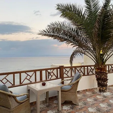 Beach Front Studio With Huge Roof Top Terrace